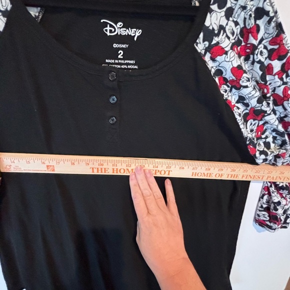 Disney Minnie/Mickey 3-Button Raglan Tee/Size 2/Black w/ Character Print Sleeves - Picture 3 of 12